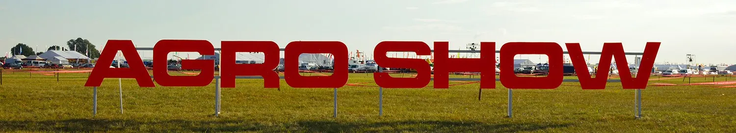 BEDNARY targi rolnicze AGROSHOW wystawa maszyn lądowisko lotnisko i tor samochodowy